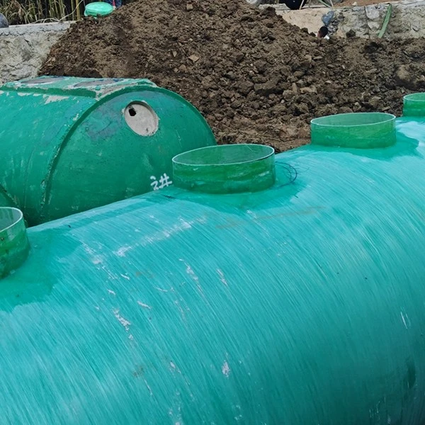 玻璃钢一体化污水处理设备.jpg 玻璃钢一体化污水处理设备.jpg